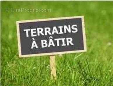 Terrain à BEUVRAIGNES