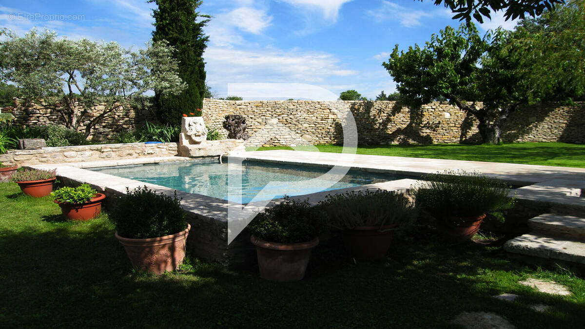 Maison à GORDES