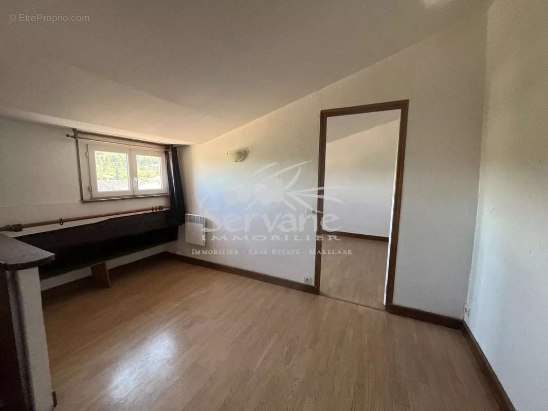 Appartement à COTIGNAC