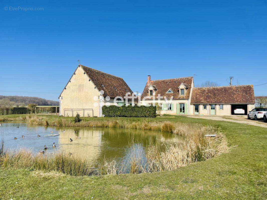 Maison à THIRON-GARDAIS