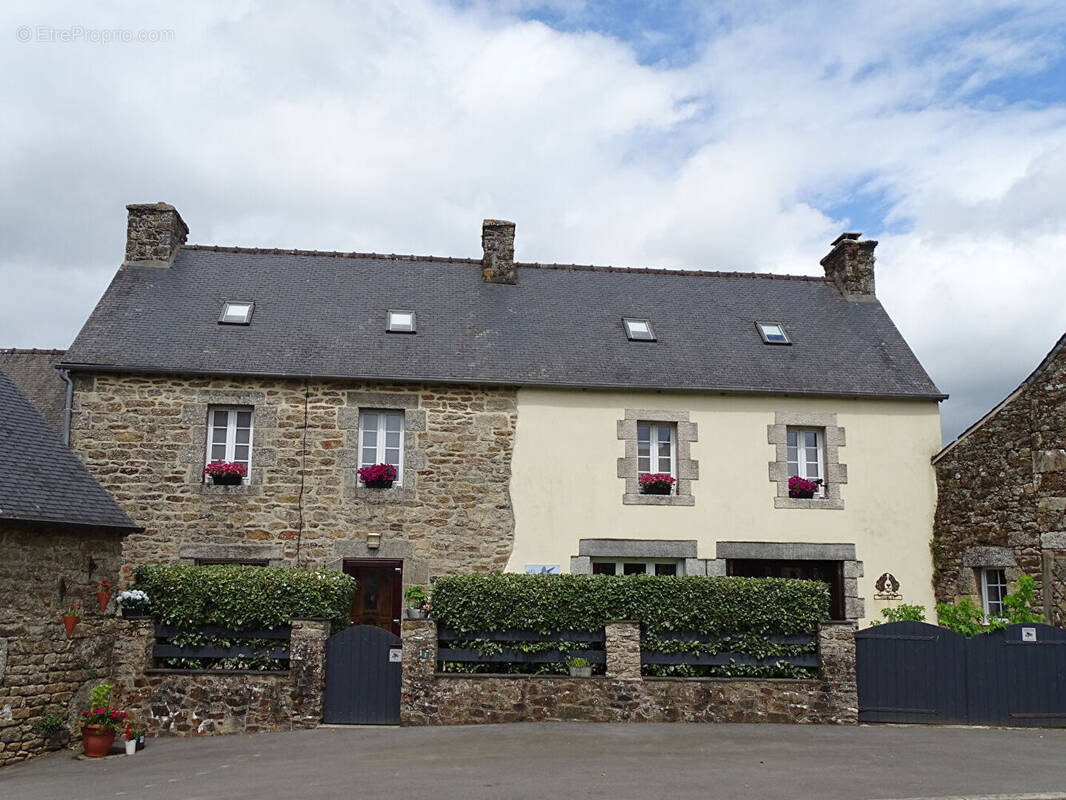 Maison à QUINTIN