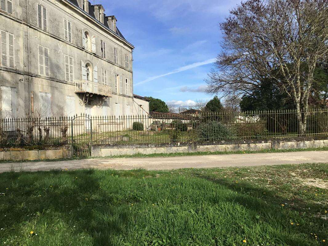 Maison à SEGONZAC