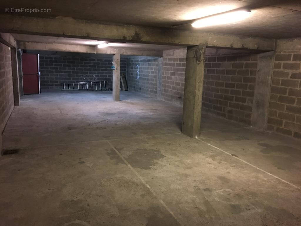 Parking à PARIS-19E