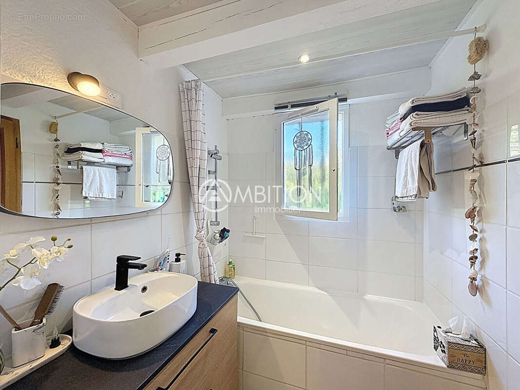 Appartement à ROQUEBRUNE-SUR-ARGENS