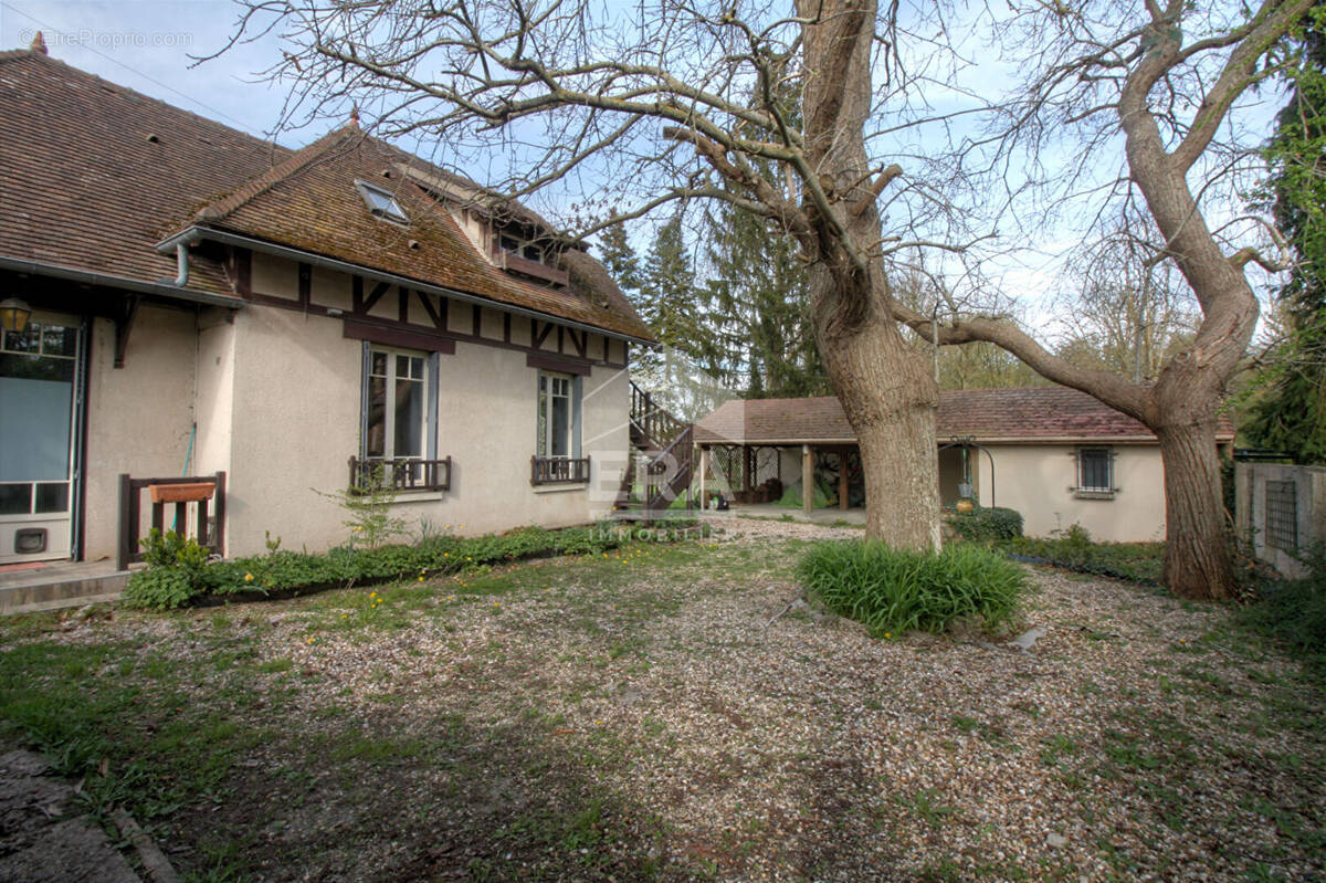 Maison à BEYNES