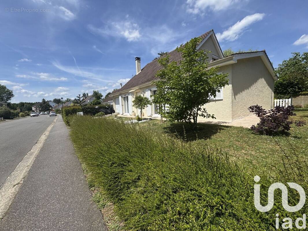 Photo 1 - Maison à LE MESNIL-SAINT-DENIS