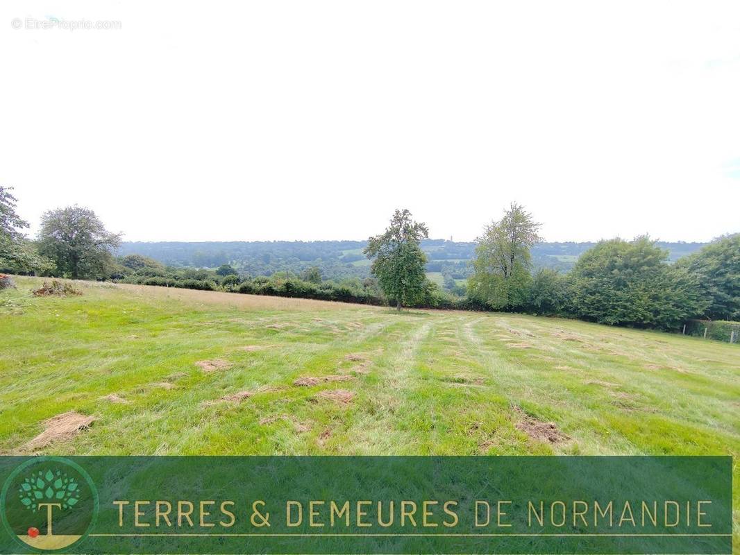 Terrain à CORMEILLES