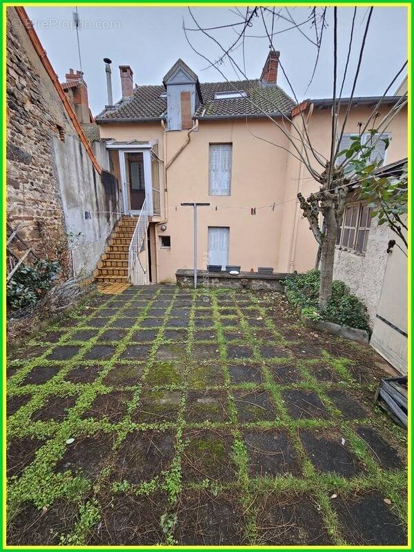 Maison à NERIS-LES-BAINS
