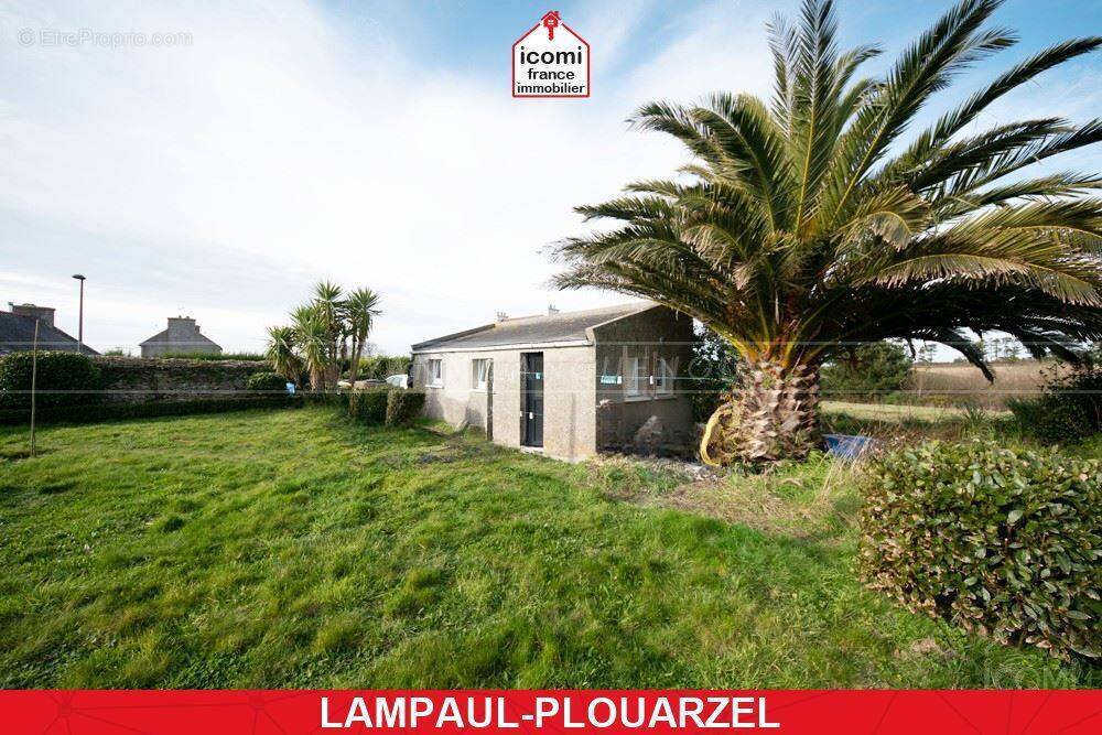 Maison à LAMPAUL-PLOUARZEL