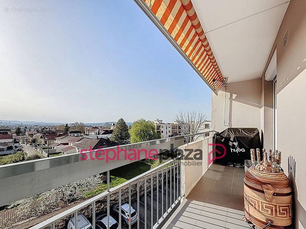 Appartement à DECINES-CHARPIEU