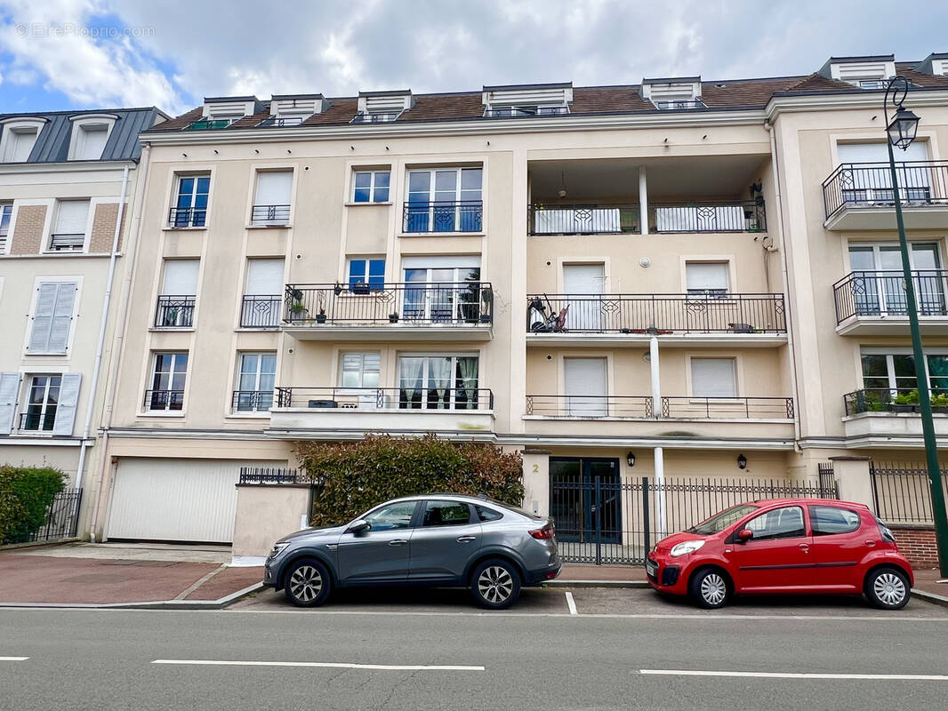 Appartement à LES CLAYES-SOUS-BOIS