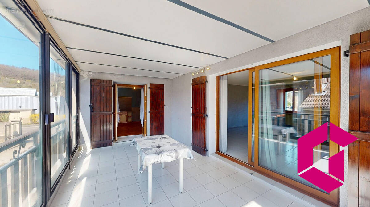 Appartement à LE CHAMBON-FEUGEROLLES