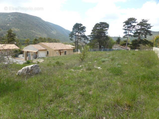 Terrain à SERANON