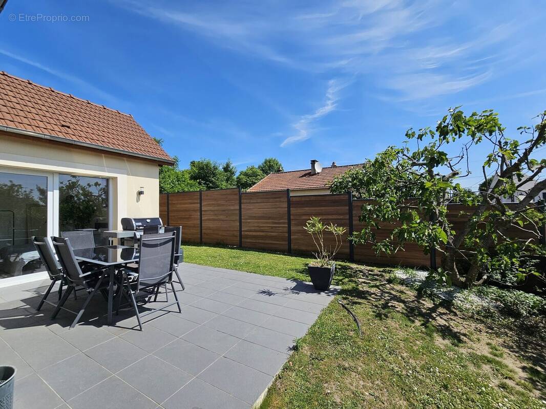 Maison à COUBRON