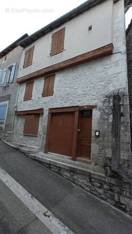 Maison à MONTAIGU-DE-QUERCY
