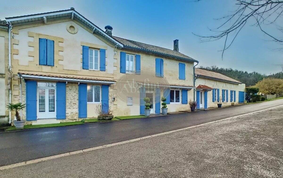 Commerce à CASTILLON-LA-BATAILLE