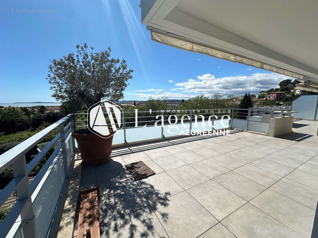 Appartement à SAINT-LAURENT-DU-VAR