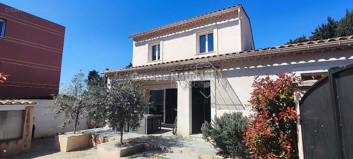 Maison à MONTEUX