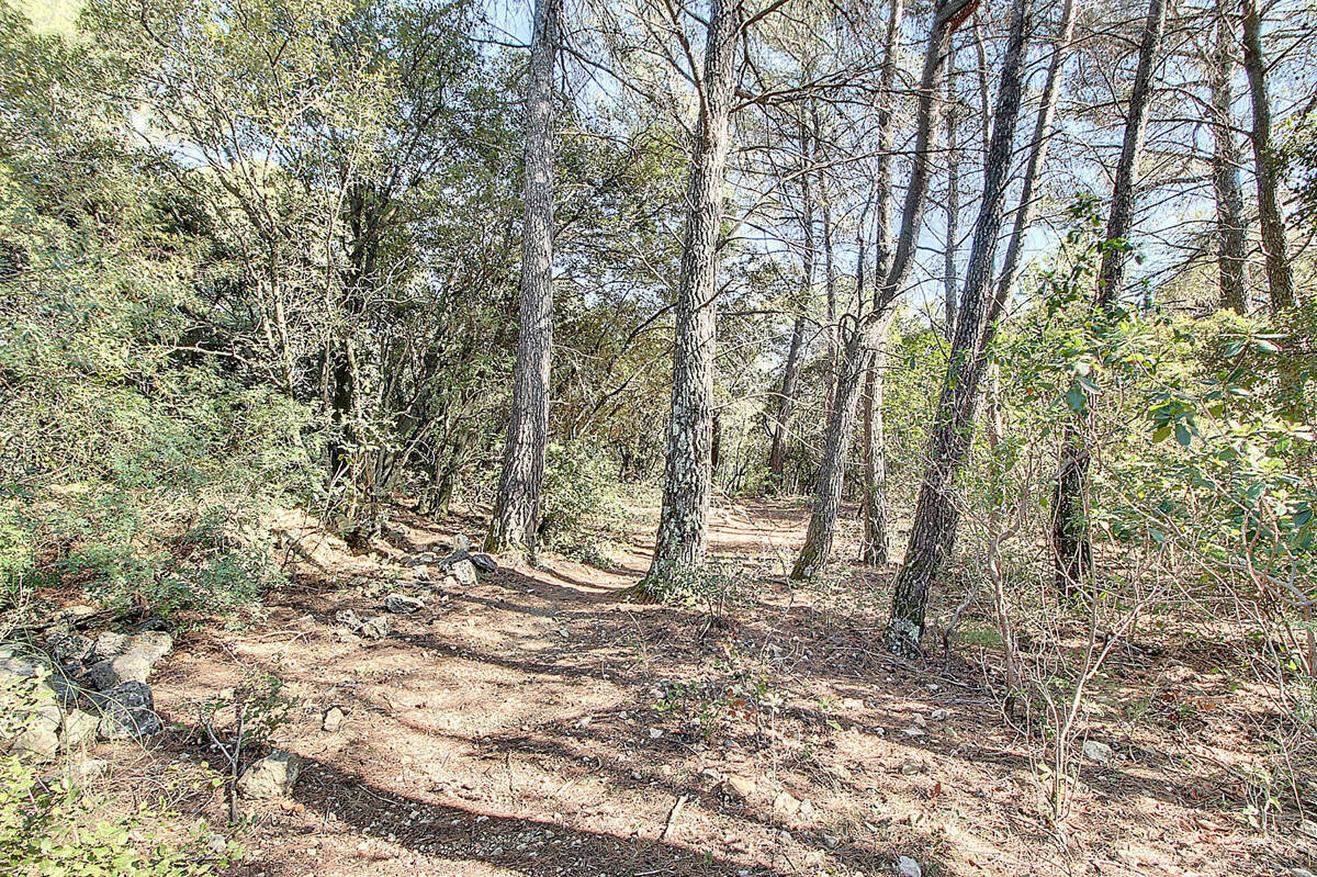 Terrain à AMPUS