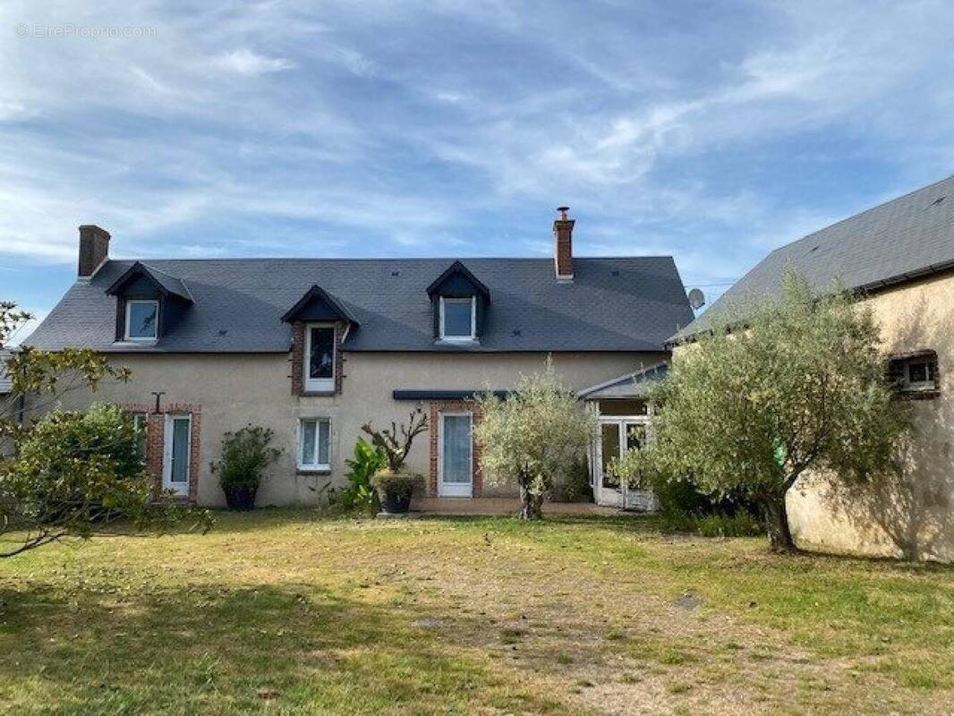 Photo 1 - Maison à LA CHARTRE-SUR-LE-LOIR