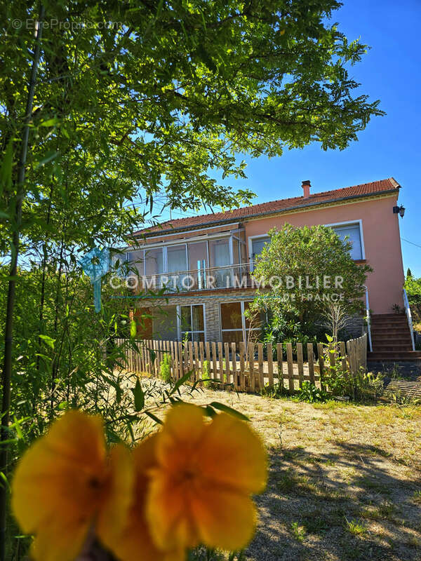 Maison à SAINT-JULIEN-LES-ROSIERS