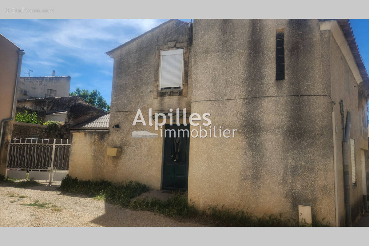 Maison à MOURIES