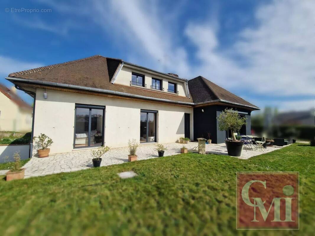 Maison à BRUYERES-LE-CHATEL