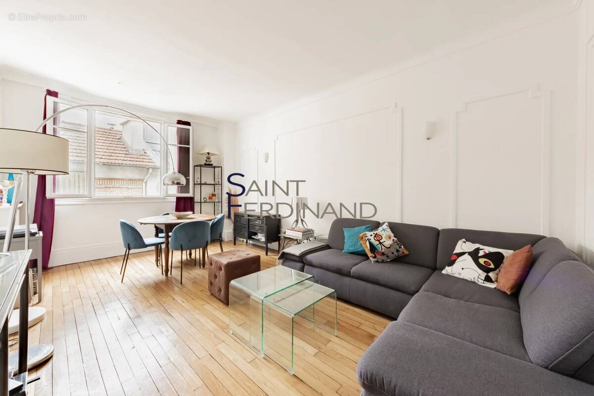 Appartement à PARIS-17E