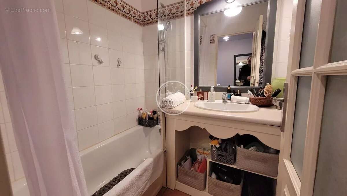 Appartement à ROQUEBRUNE-SUR-ARGENS
