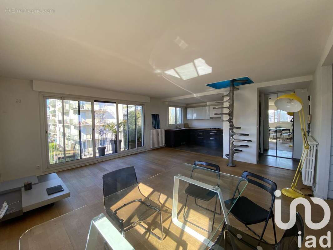 Photo 2 - Appartement à SURESNES