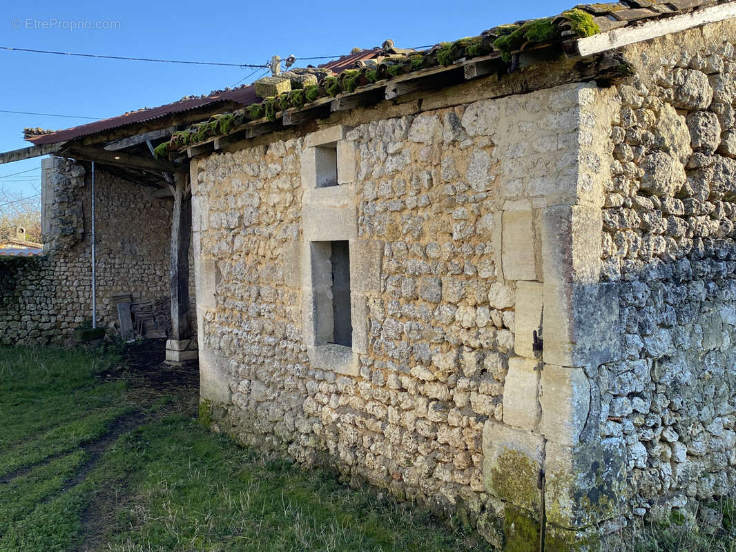 Maison à ROULLET-SAINT-ESTEPHE
