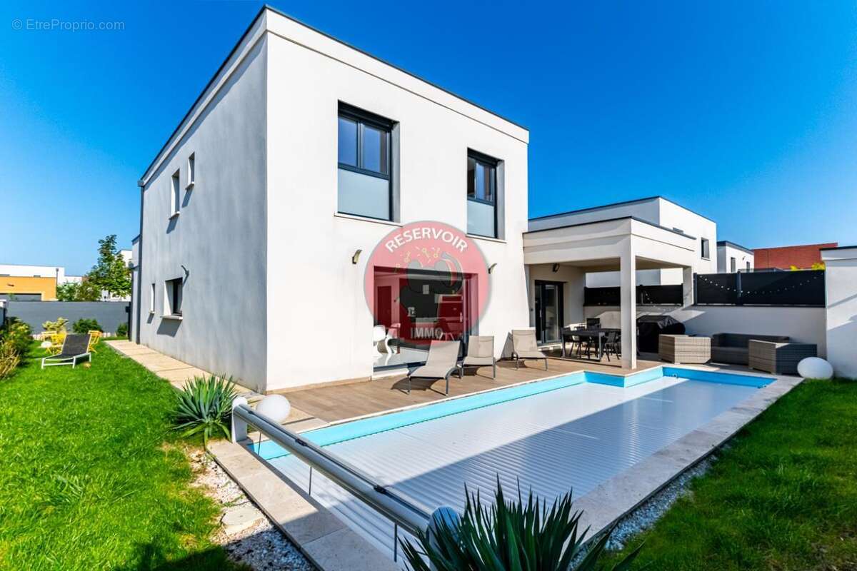 Maison à LONGVIC
