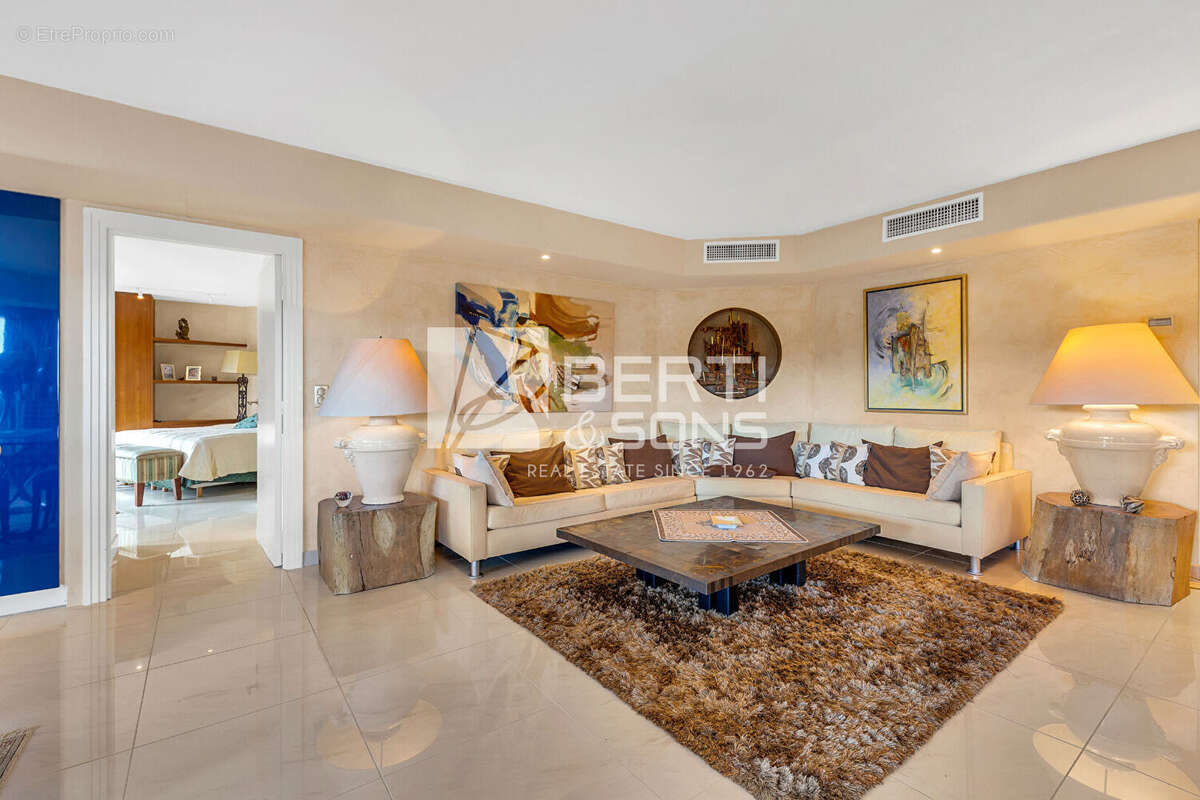 Appartement à MANDELIEU-LA-NAPOULE