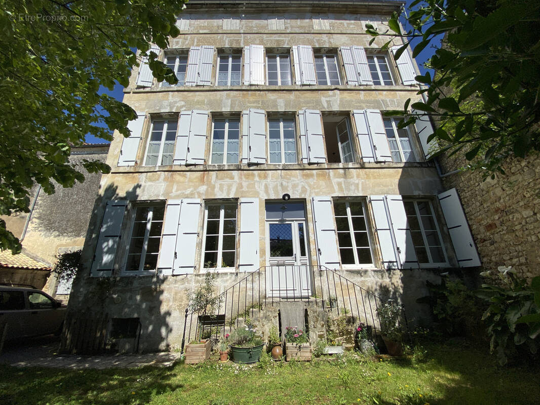 Maison à CHATEAUNEUF-SUR-CHARENTE