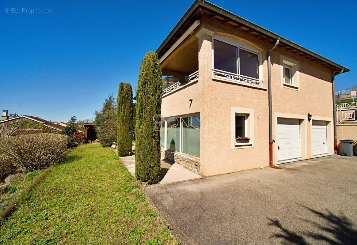 Maison à MONTANAY