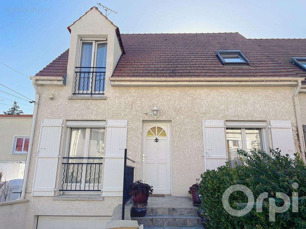 Maison à CHILLY-MAZARIN