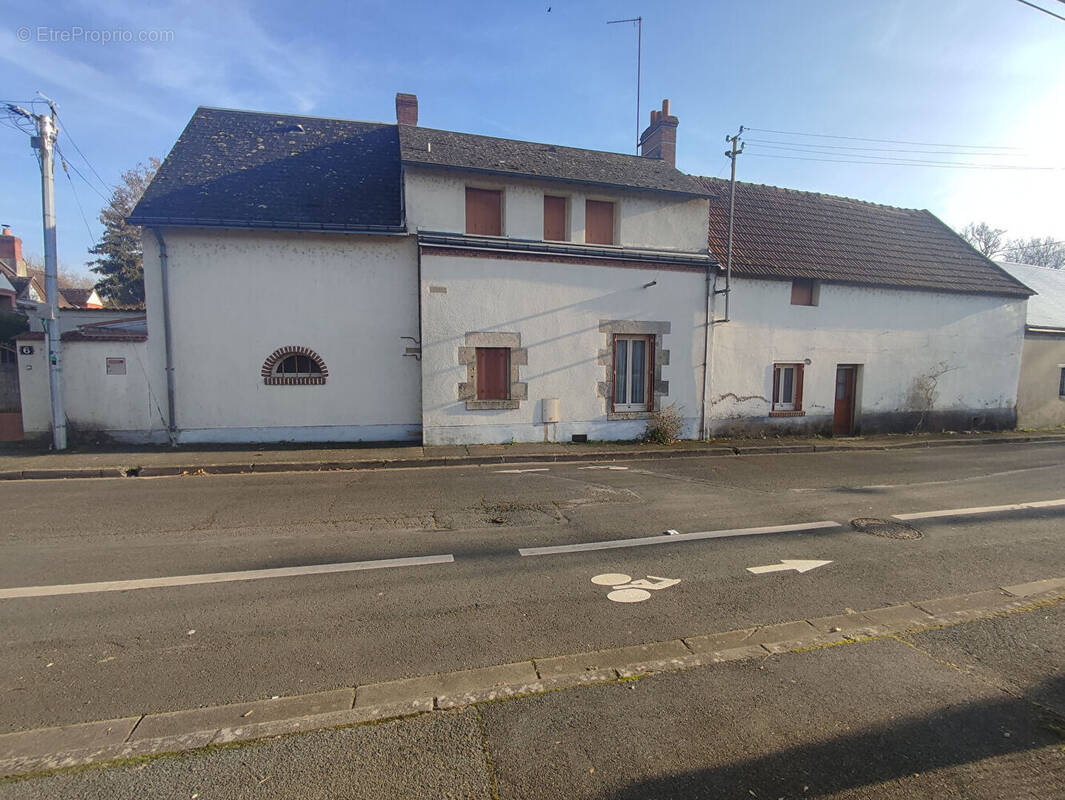 Maison à SAINT-JEAN-DE-BRAYE