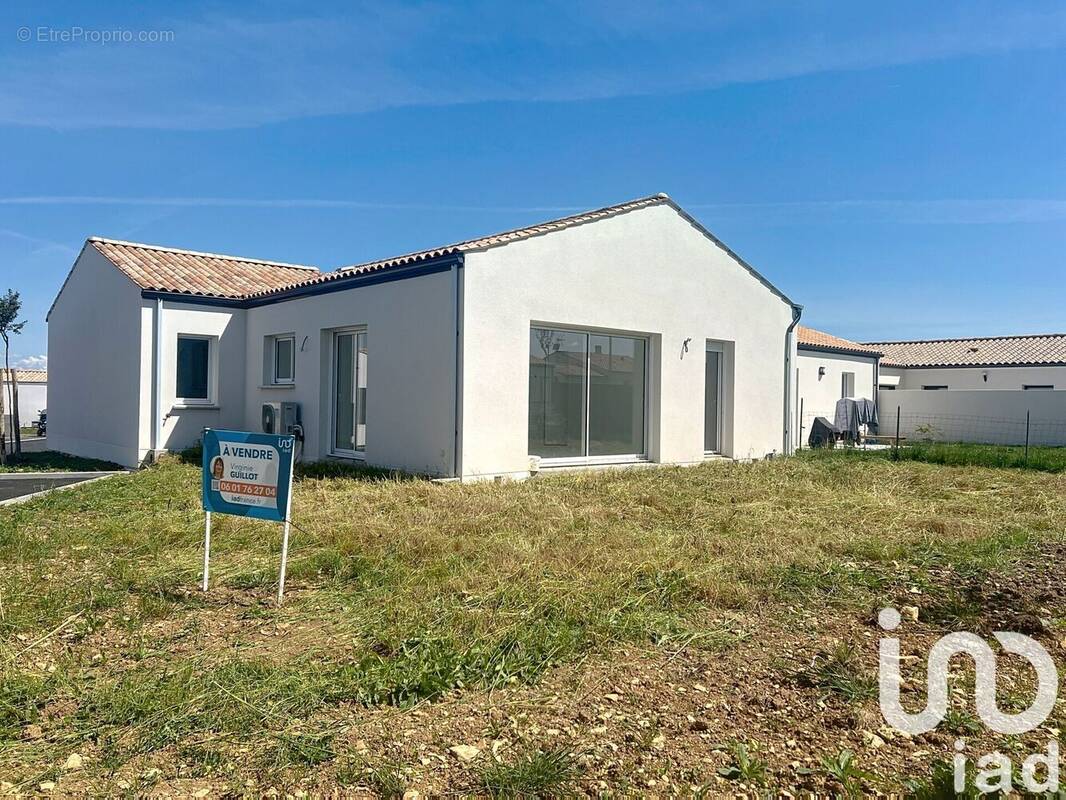 Photo 1 - Maison à CHARRON