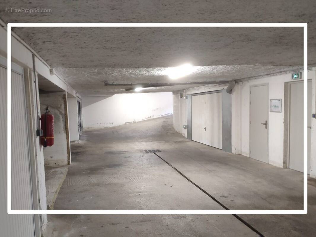 Parking à CANNES