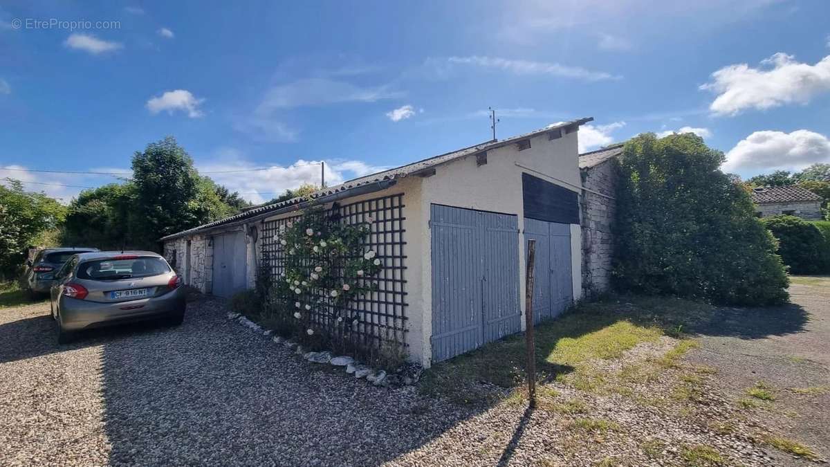 Maison à MONTAIGU-DE-QUERCY