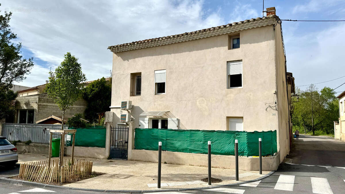 Appartement à ENTRAIGUES-SUR-LA-SORGUE