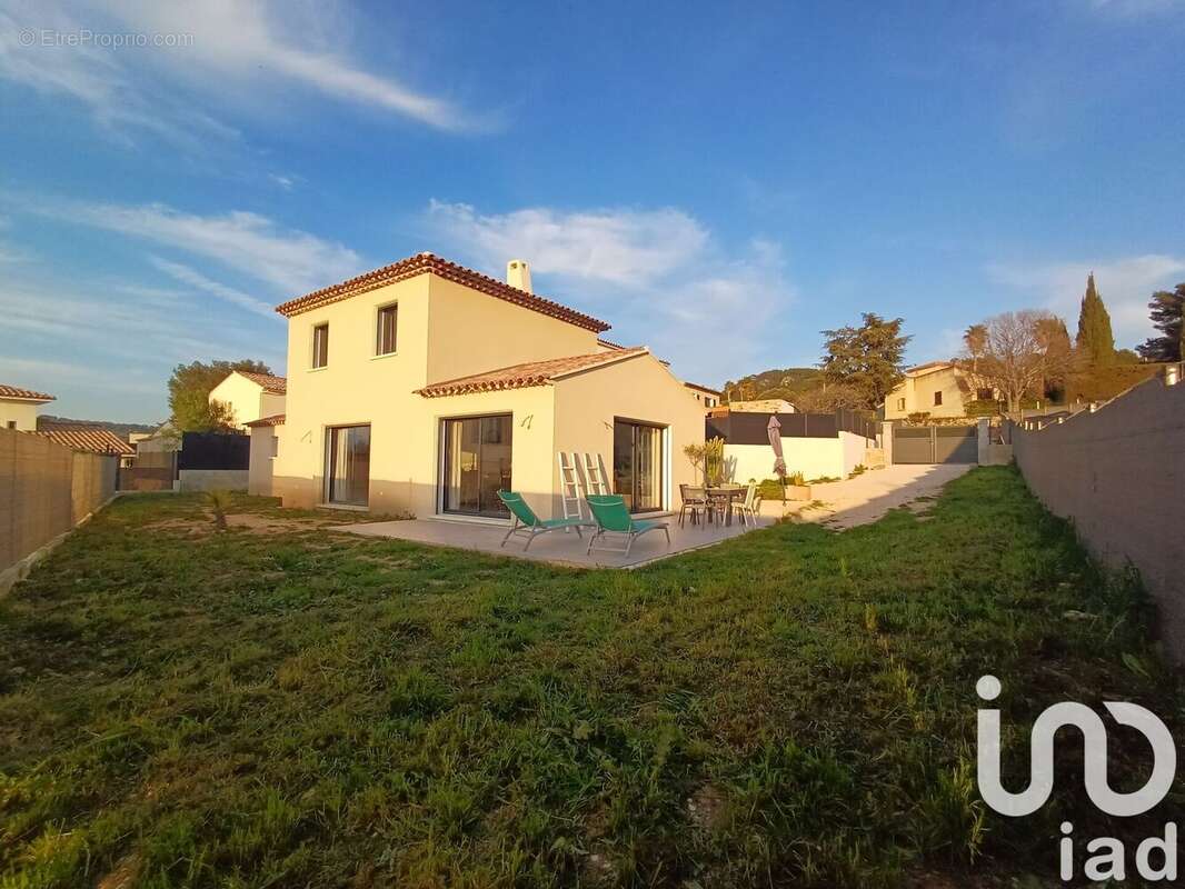 Photo 2 - Maison à LE CASTELLET