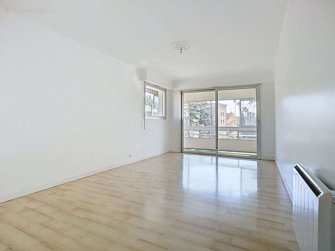 Appartement à VALLAURIS