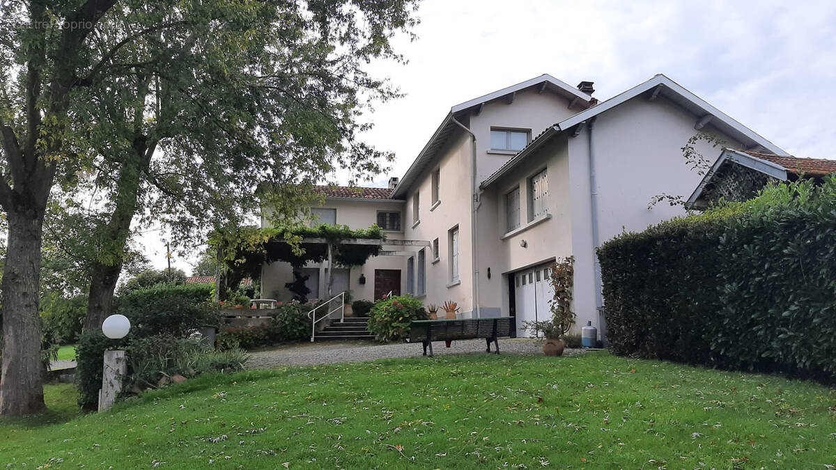 Maison à MONTREJEAU