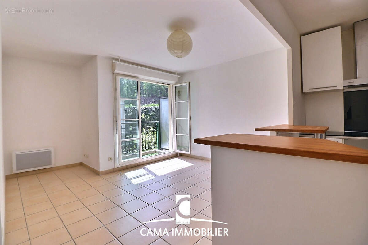 Appartement à FONTENAY-LE-FLEURY