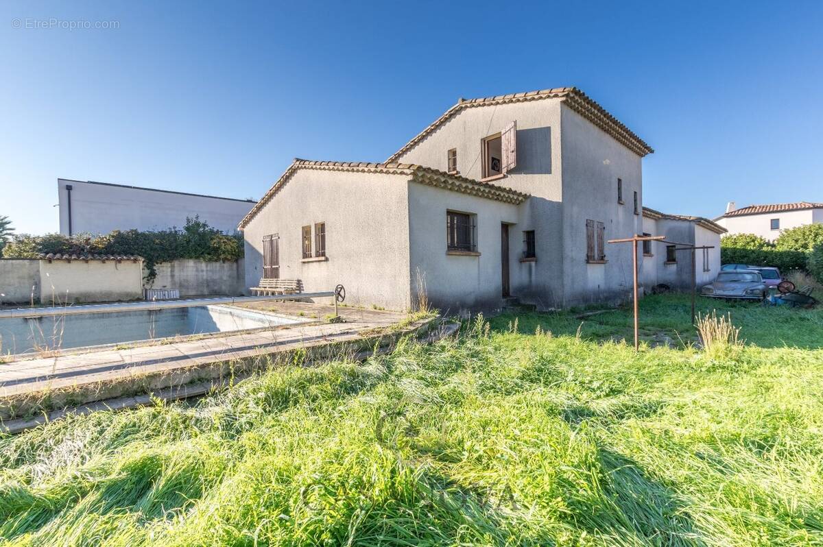 Maison à MAUGUIO