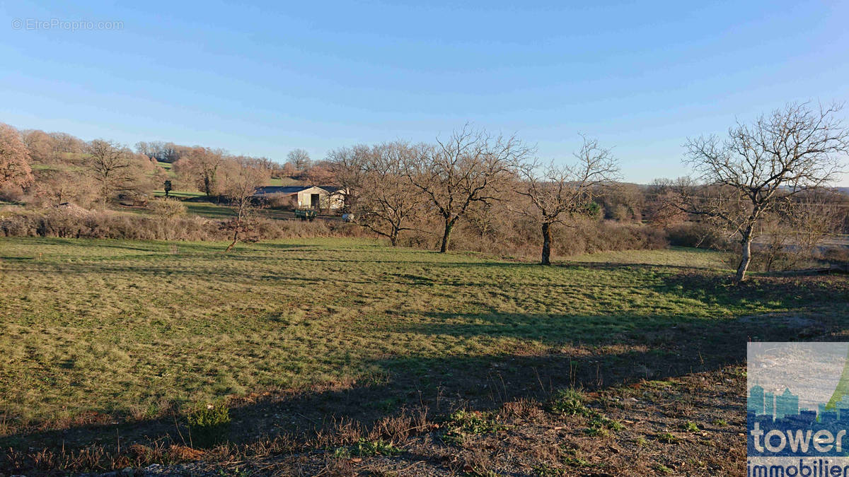 Terrain à VILLENEUVE