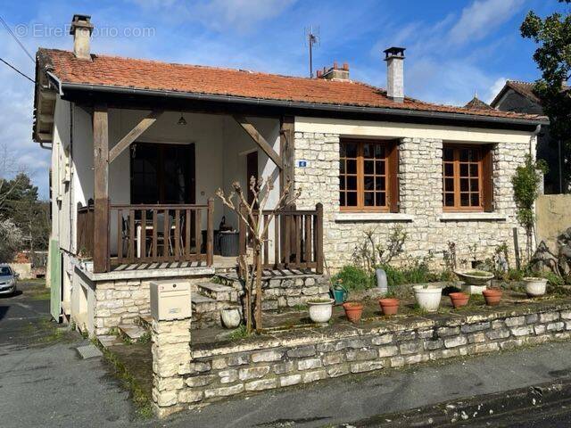 Maison à NEUVIC