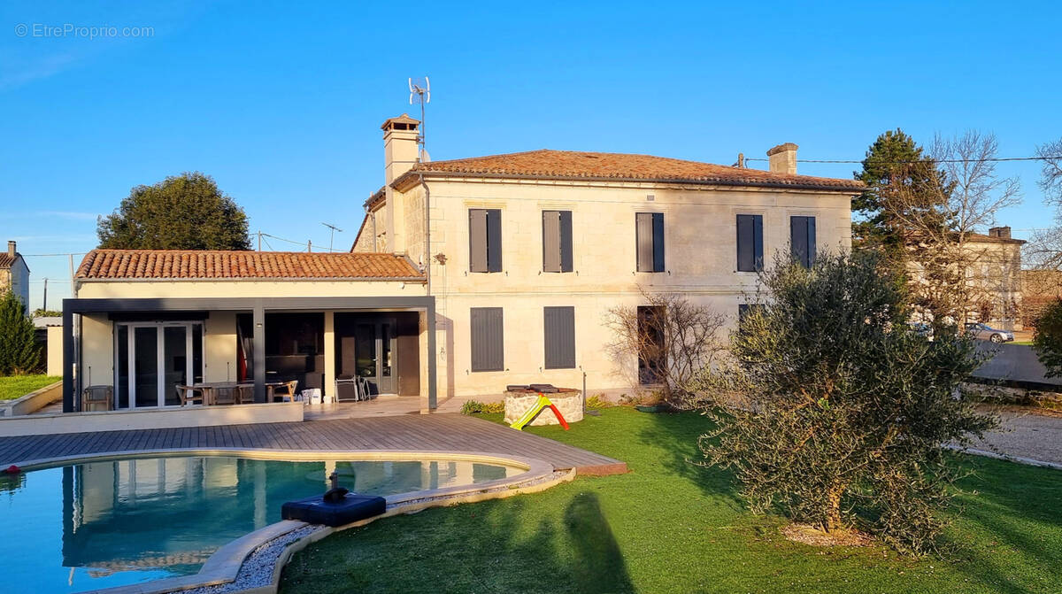 Maison à FRONSAC