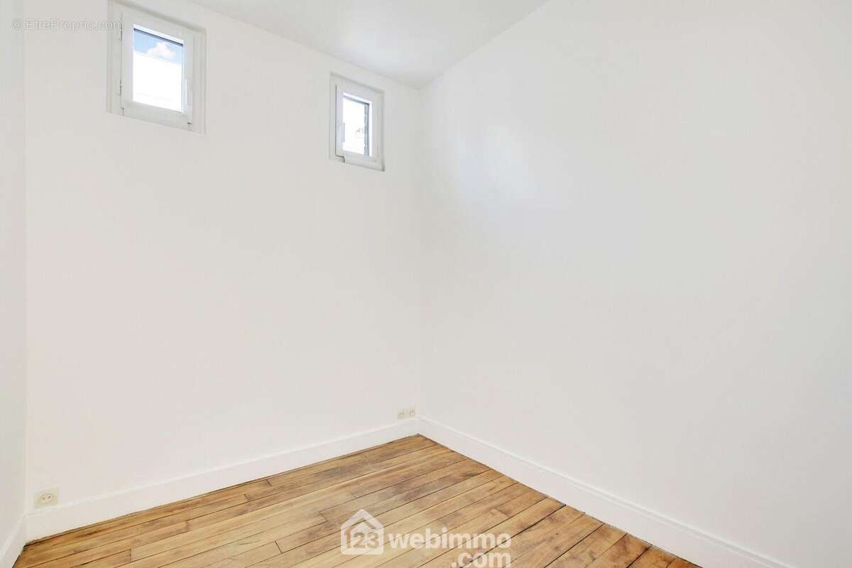 et un bureau ou chambre bébé de 5 M2. - Appartement à SURESNES